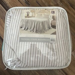 Twin sized gray and white striped duvet bedspread